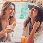 Esquire & Lounges Ξενοδοχείο