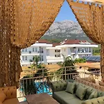 Esquire & Lounges Κεμέρ