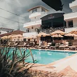 Esquire & Lounges 2*