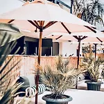 Esquire & Lounges Κεμέρ