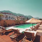 Ξενοδοχείο Esquire & Lounges Κεμέρ