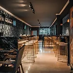 Ξενοδοχείο Esquire & Lounges