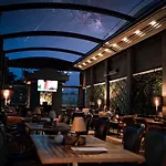 Esquire & Lounges Ξενοδοχείο
