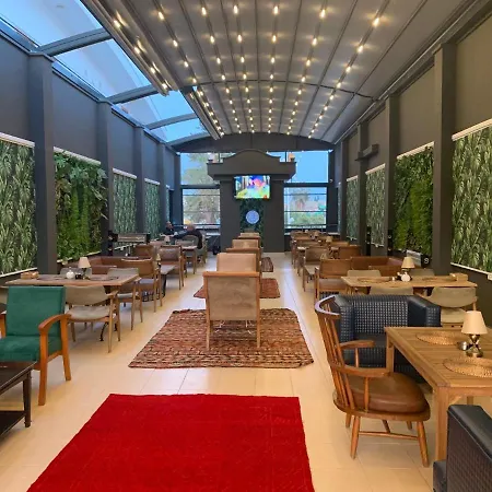 Esquire & Lounges 酒店