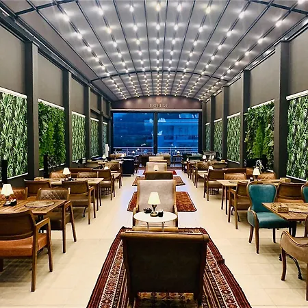 Esquire & Lounges 酒店 2*
