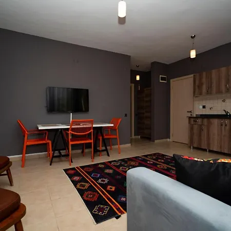 Esquire & Lounges Hotel