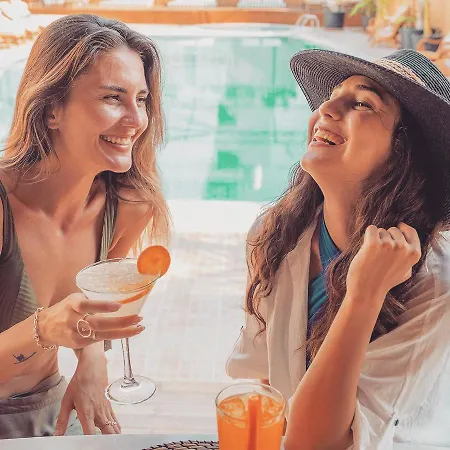 Esquire & Lounges Hotel