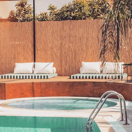 Hotel Esquire & Lounges