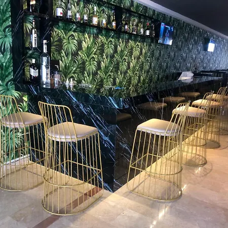 Esquire & Lounges Hotel