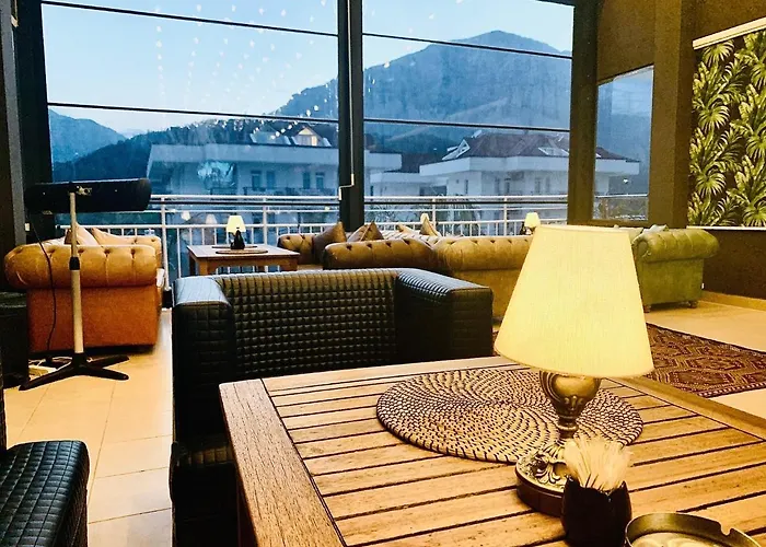 Esquire & Lounges 케메르
