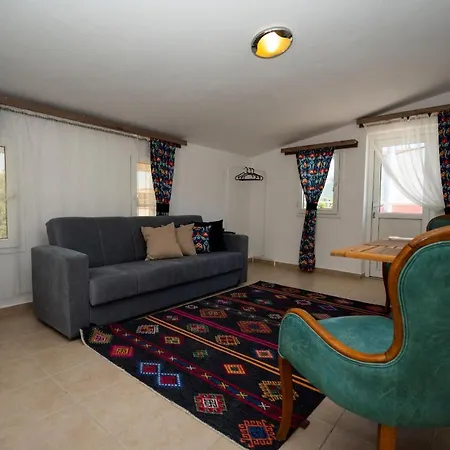 Esquire & Lounges 2* 케메르