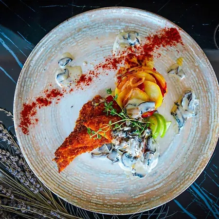 Esquire & Lounges קמר