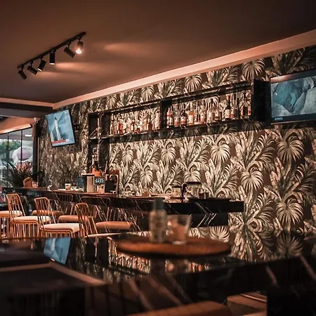 Esquire & Lounges 호텔