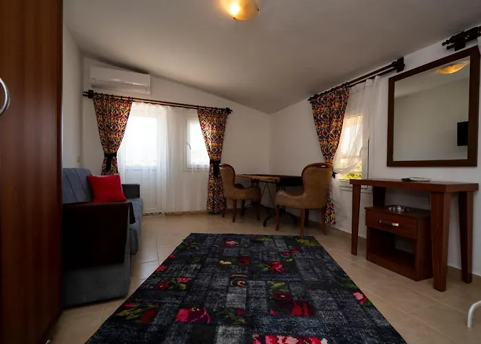 Esquire & Lounges קמר