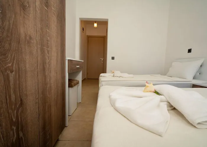 Esquire & Lounges מלון קמר