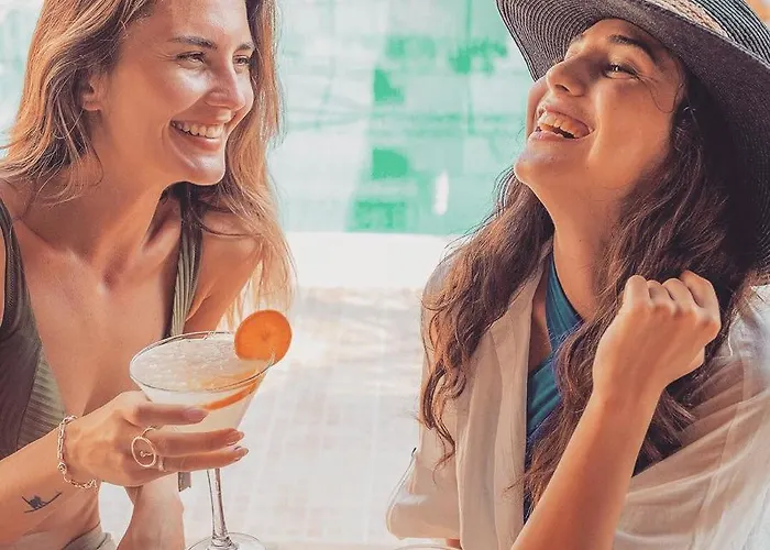 Esquire & Lounges מלון