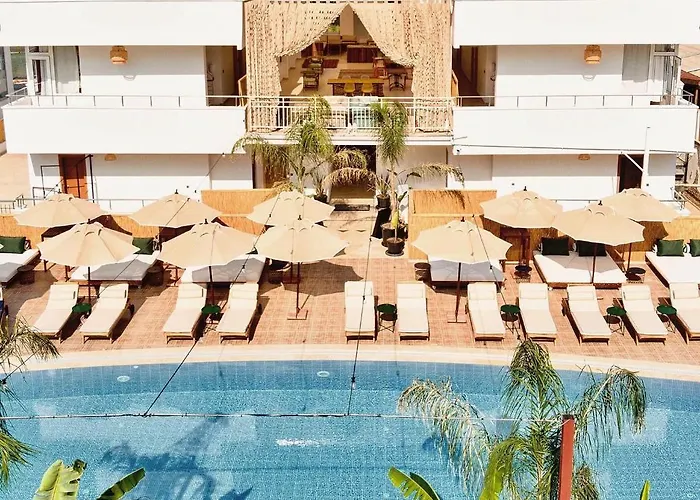 Esquire & Lounges 2*