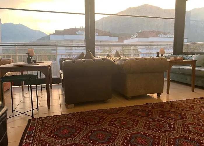 Esquire & Lounges קמר