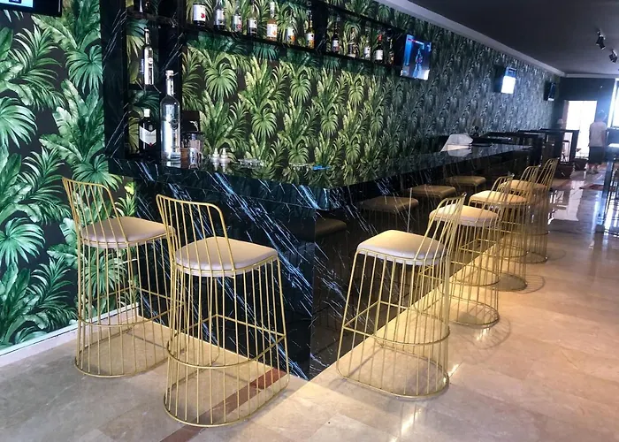 Esquire & Lounges מלון