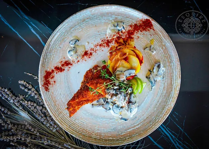 Esquire & Lounges קמר