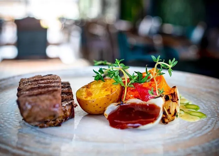 Esquire & Lounges 2* קמר