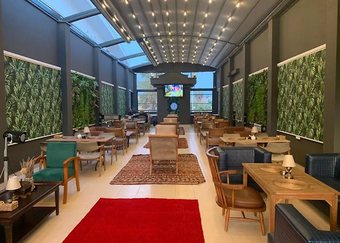 Esquire & Lounges מלון