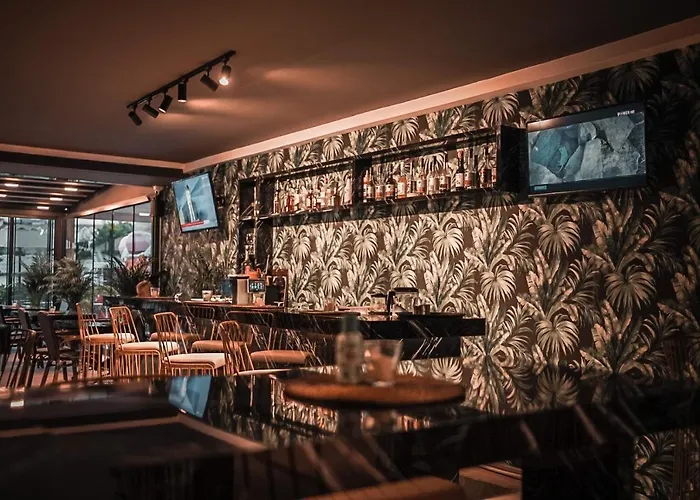 Esquire & Lounges מלון