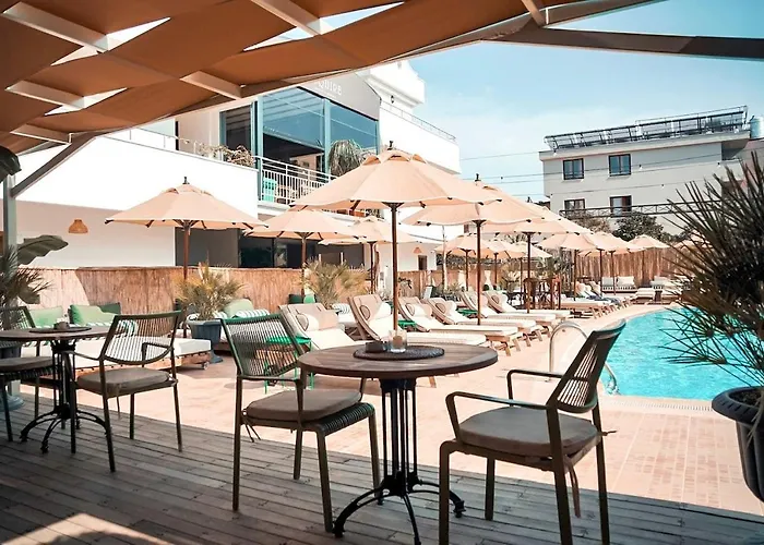 מלון Esquire & Lounges קמר