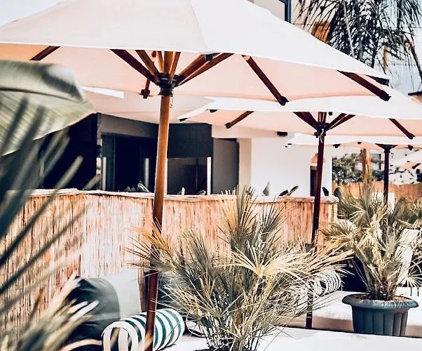 Esquire & Lounges קמר