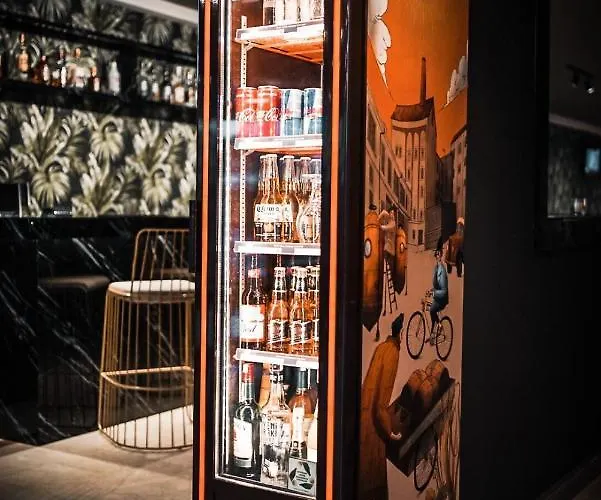 Esquire & Lounges מלון קמר