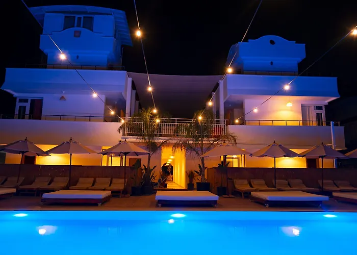Esquire & Lounges קמר