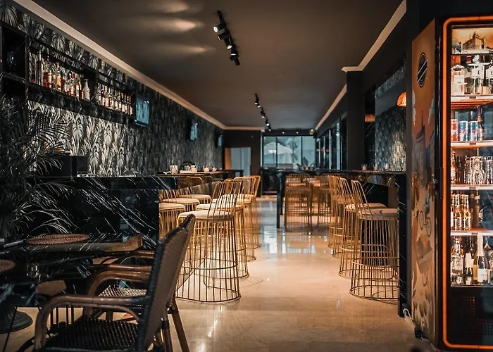 Hotel Esquire & Lounges