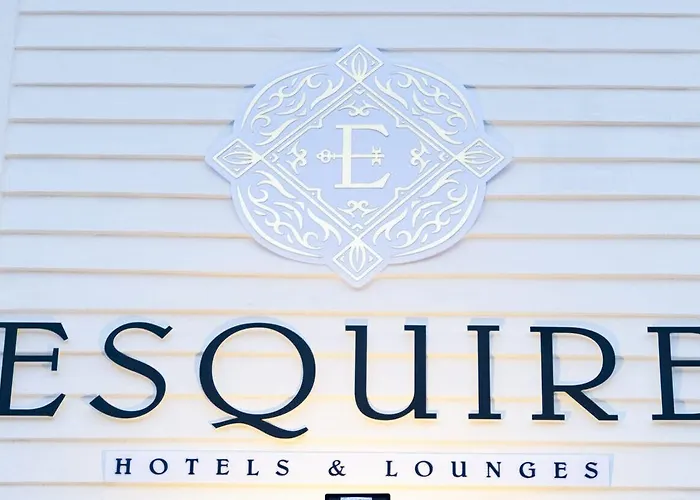 מלון Esquire & Lounges 2*