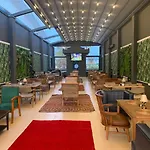 Esquire & Lounges Hotel