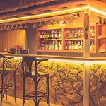 Esquire & Lounges 2*