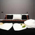 Hotel Esquire & Lounges