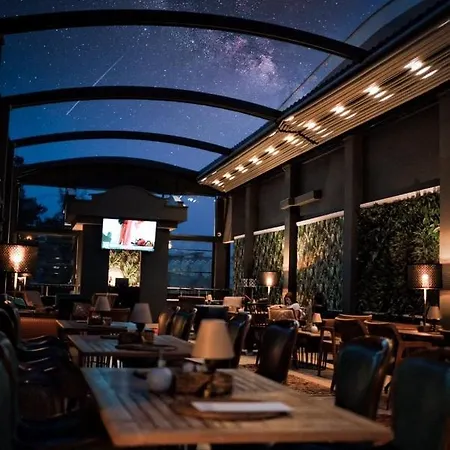 فندق Esquire And Lounges
