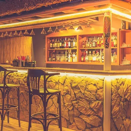Esquire & Lounges 2*