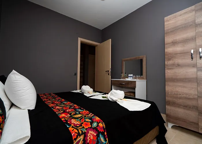 Esquire & Lounges Hotel 2*