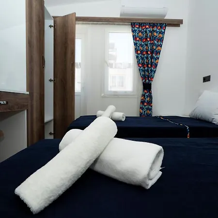 Esquire & Lounges 凯梅尔